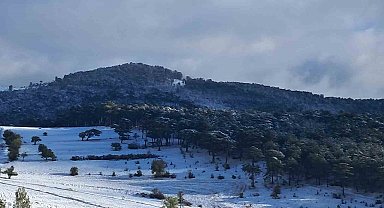 Eskişehir'in yüksek kesimlerine kar yağdı