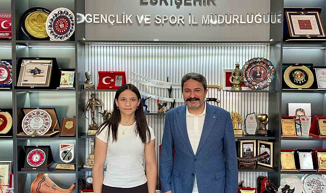 Eskişehirli öğrenci bilek güreşindeki başarısıyla Şampiyonlar Kampı'na katılmaya hak kazandı