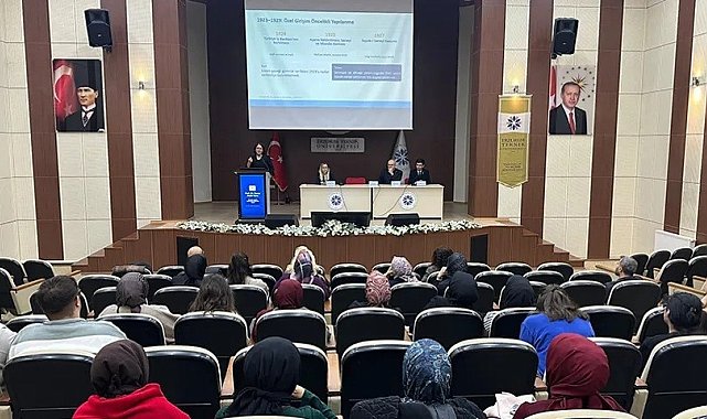 ETÜ'de "Cumhuriyet ve kalkınma" paneli düzenlendi