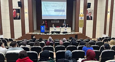 ETÜ'de "Cumhuriyet ve kalkınma" paneli düzenlendi