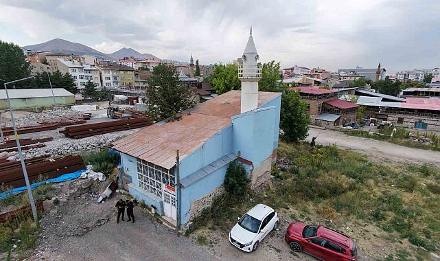 Evden bozma cami, kentsel dönüşümün ortasında zamana direniyor