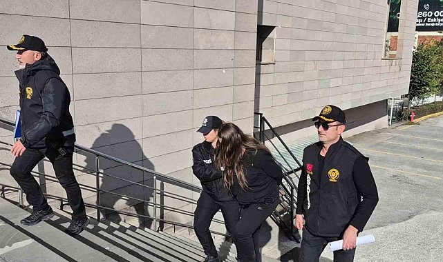 Evinde misafiri olan şahsın bıçakla ölümüne ilişkin gözaltına alınan kadın adliyeye sevk edildi