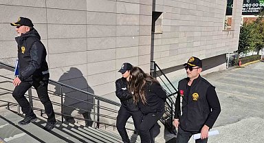 Evinde misafiri olan şahsın bıçakla ölümüne ilişkin gözaltına alınan kadın adliyeye sevk edildi