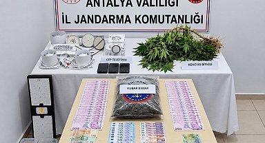 Evinin uyuşturucu imalathanesine çeviren şüpheli gözaltına alındı