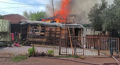 Evlerinin yanışını gözyaşları içinde çaresizce izlediler