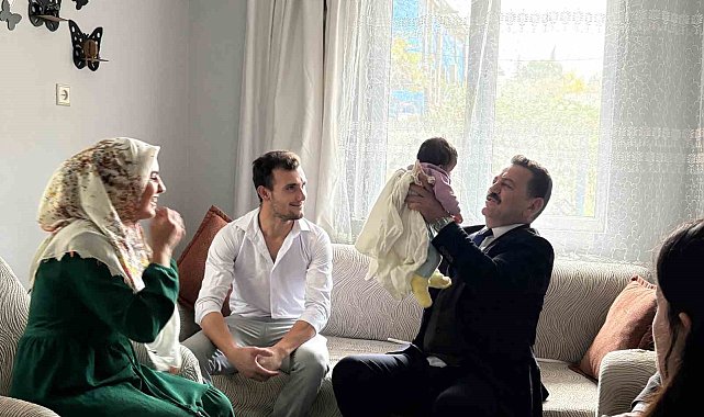 Evlilik kredisiyle yuva kuran çiftin bebek sevincine ortak oldular