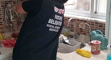 Fatih'te yaşlılara evde temizlik ve kişisel bakım desteği