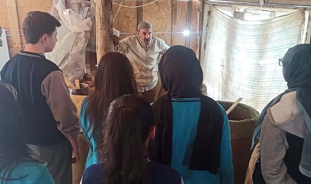 Fen Lisesi öğrencileri tandır yapımını ustasından öğrendi