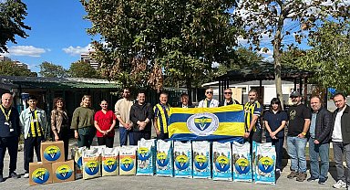 Fenerbahçeli veteriner hekimlerden mama desteği