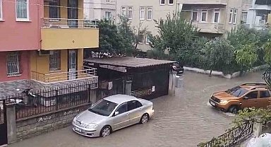 Fethiye'de sağanak yağış hayatı olumsuz etkiledi