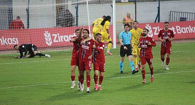 Fethiyespor - Eyüpspor maçı şiddetli yağışa takıldı