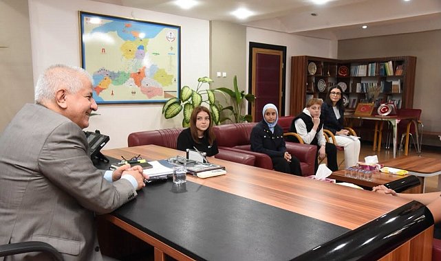 Filistinli öğrencilerden İl Millî Eğitim müdürüne ziyaret