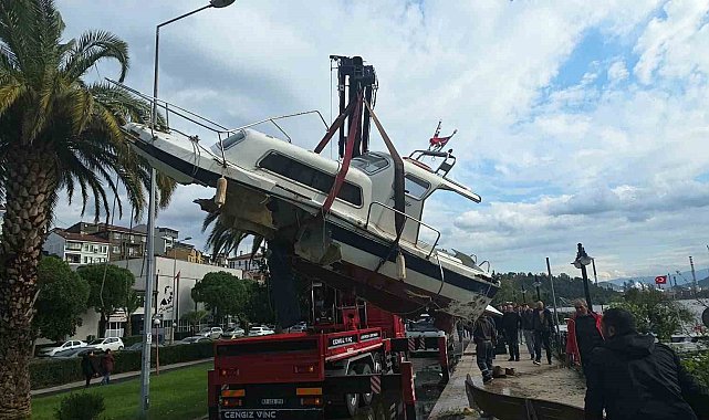 Fırtınada batan tekne kurtarıldı