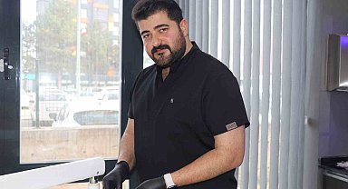 Fotoğraf çektirmek isteyenler hastası oluyor, Sivas'ta bir diş hekimi Eypio'ya benzerliği ile dikkat çekiyor