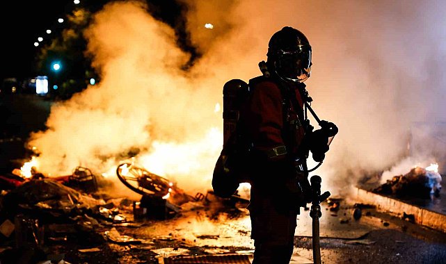 Fransa'da birçok kentte gösteri yasağı
