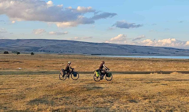 Fransız çiftin 9 bin 600 kilometrelik bisiklet macerası Adilcevaz'da son buldu