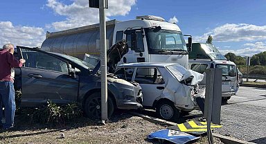 Freni patlayan tanker zincirleme kazaya yol açtı: 4 yaralı