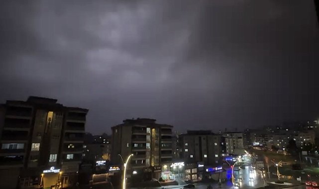 Gaziantep'te art arda şimşekler çaktı