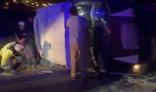 Gaziantep'te tarım işçilerini taşıyan minibüs otomobille çarpıştı: 1 ölü, 7 yaralı