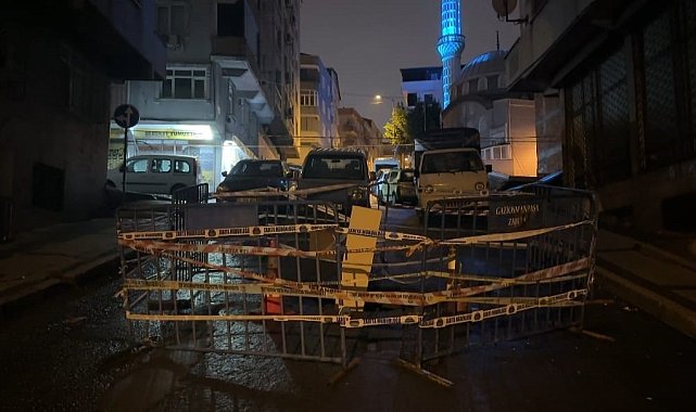 Gaziosmanpaşa'da sağanak sonrası yolda çökme meydana geldi
