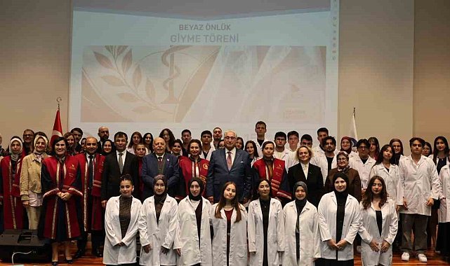 Geleceğin eczacıları beyaz önlüklerini giydi