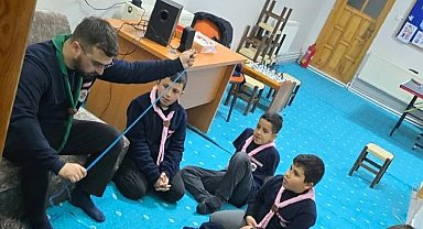 Genç izciler sabah namazında buluştu, camadan düğümü eğitimi aldı