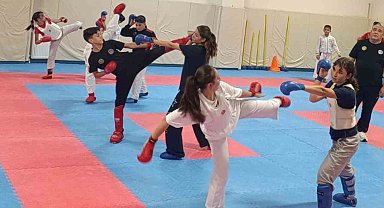 Genç sporcular haftanın 6 günü karate yapıyor