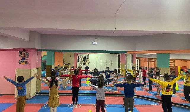 Germencik'te minikler hem eğleniyor hem spor yapıyor