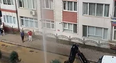 Giresun'da altyapı çalışması bitti, su borusu patladı
