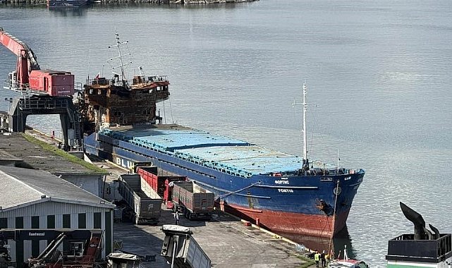 Giresun'da hasarlı gemiden yayılan yanık kokusu endişelendirdi