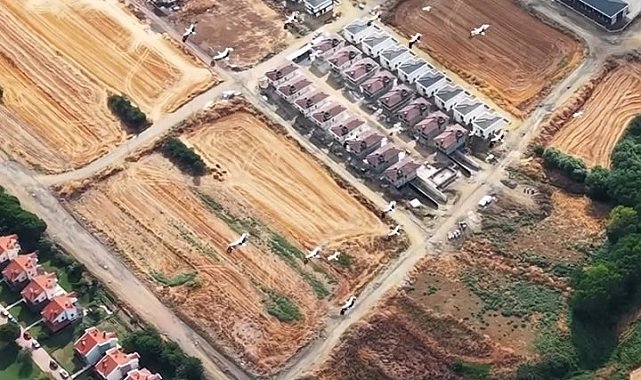 Göç yolundaki leylekler dronla görüntülendi