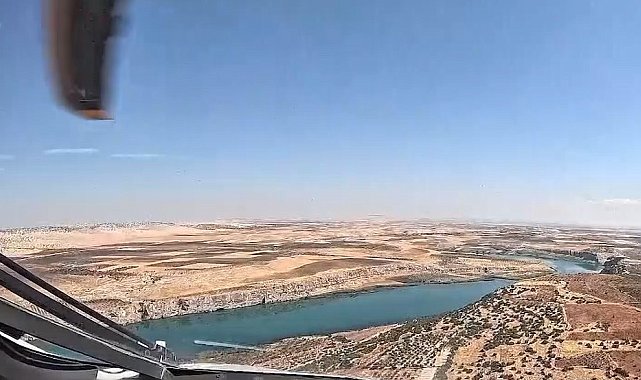 GÖKBEY'in gözünden kadim şehir: Fırat Nehri üzerindeki süzülüşü kokpit kamerasına yansıdı