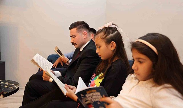 Gökçeada'da başlatılan kitap okuma projesi giderek büyüyor