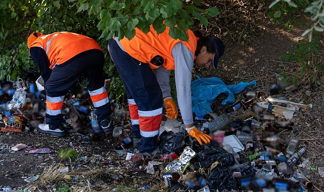 Gölbaşı Belediyesi ekipleri topladıkları şişeleri sergiledi