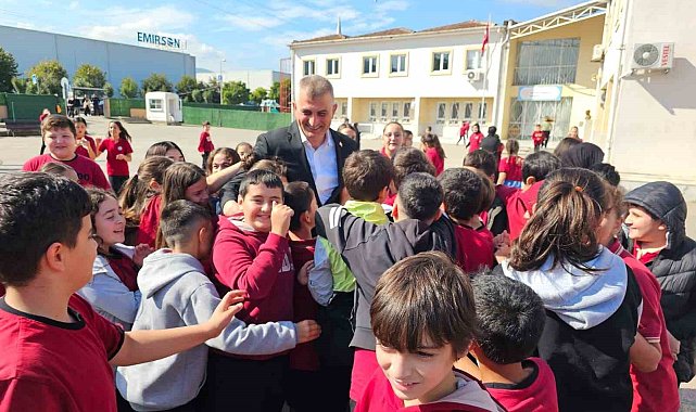 Gölcük'te yıkım kararı verilen okul için 4 sınıflı prefabrik yapı kuruldu