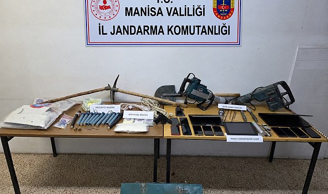 Gördes'te patlayıcılarla kaçak define kazısına suçüstü: 8 gözaltı