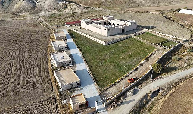 Görenler orta çağ kalesi sanıyor, Kale Çiftlik Projesi açılış için gün sayıyor
