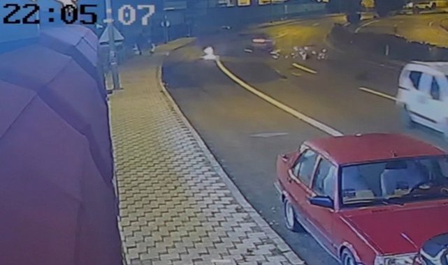 Gümüşhane'de karşı şeride geçen otomobil kaldırımda yürüyen kız öğrenciye çarptı