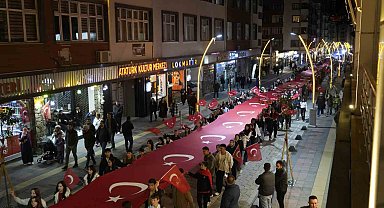 Gümüşhane'de meşaleler ve marşlar eşliğinde Cumhuriyet yürüyüşü
