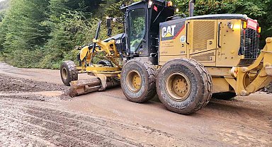 Gümüşova'da heyelan nedeniyle kapanan köy yolu yeniden açıldı