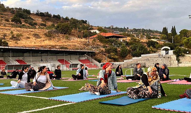 Güney'de kadınlar yoga yaptı