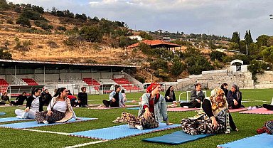 Güney'de kadınlar yoga yaptı