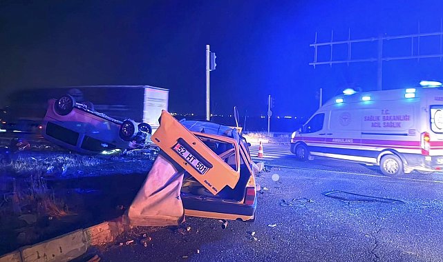 Hafif ticari araç ile otomobil çarpıştı: 3'ü ağır, 7 yaralı