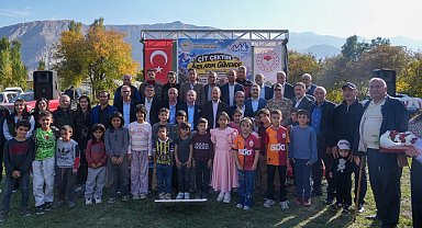 Hakkari'de 262 elektrikli çit dağıtıldı