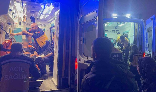 Hakkari'de düzensiz göçmenleri taşıyan minibüs dereye uçtu: 20 yaralı