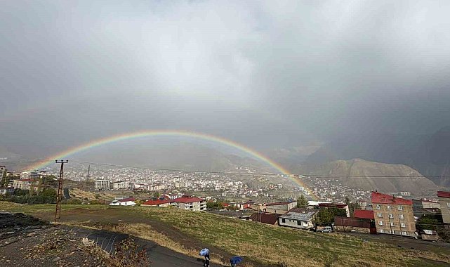 Hakkari'de gökkuşağı görsel şölen oluşturdu