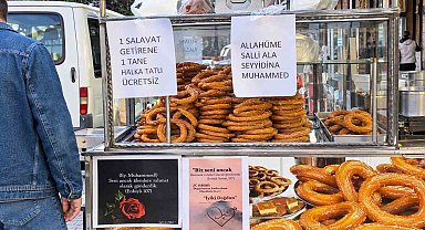 Hakkari'de salavat getirene ücretsiz halka tatlı
