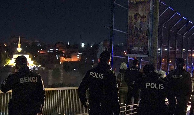 Haliç Köprüsü'nde intihar girişiminde bulunan şahıs 2 saat sonra ikna edildi