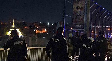 Haliç Köprüsü'nde intihar girişiminde bulunan şahıs 2 saat sonra ikna edildi