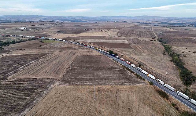 Hamzabeyli'de 37 kilometrelik tır kuyruğu: Şoförler isyan etti, "Perişan durumdayız"